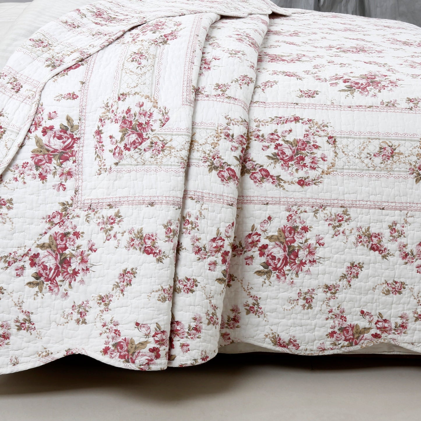 Shabby Chic Vintage Floral Rose Garden Scalloped Cotton Reversible Quilt Bedding Set