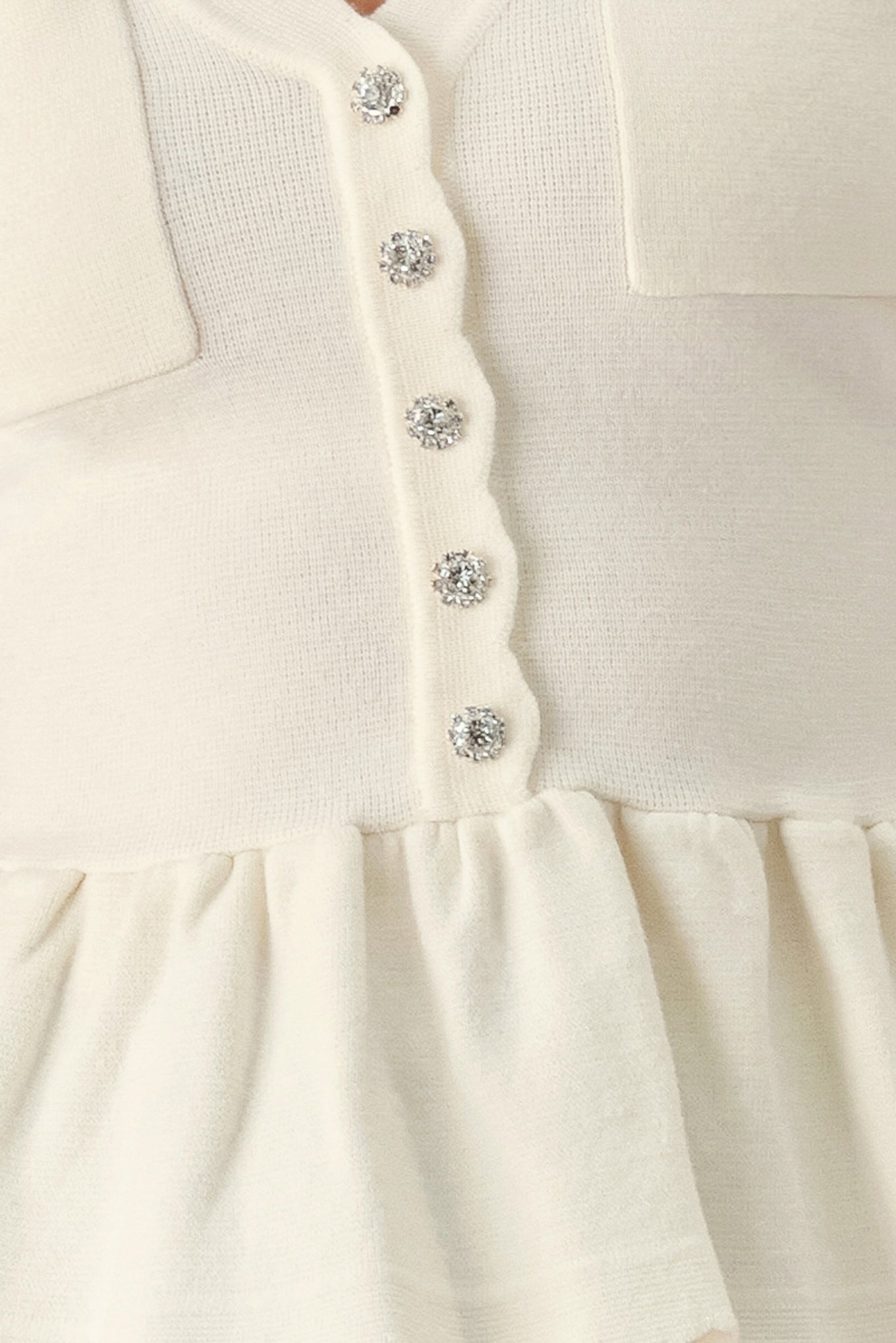 FROSTED CREAM POCKET-DETAIL SWEATER TOP