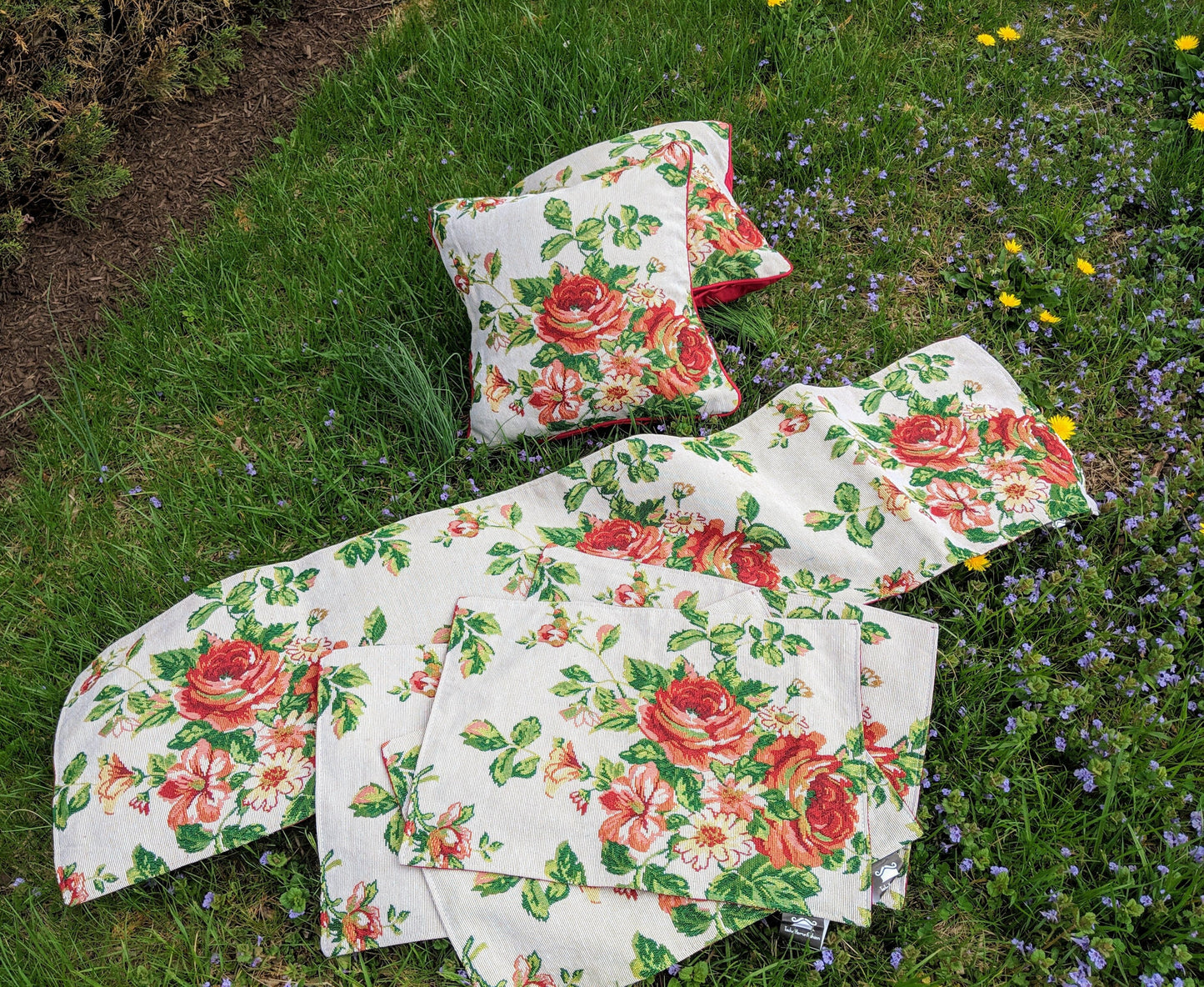 Tache Sweet Roses Vintage Ivory Woven Tapestry Throw Pillow Cover (17593CC)