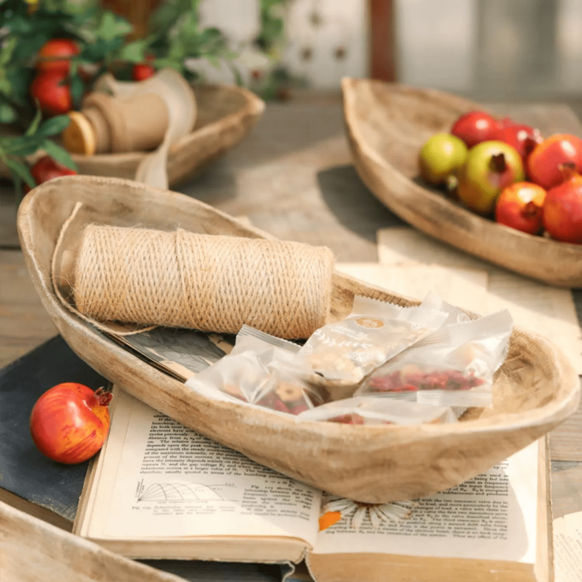 Retro Wooden Boat-Shaped Fruit Platter